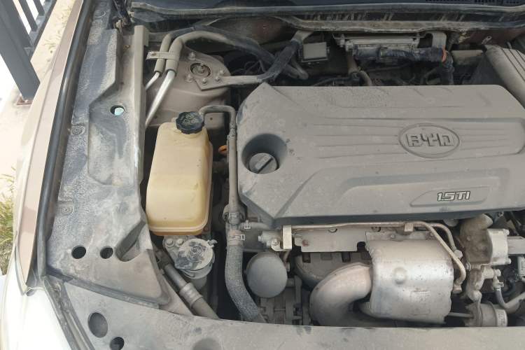 Used BYD G6 2013 1.5TI Manual Luxury Model Engine Bay Right