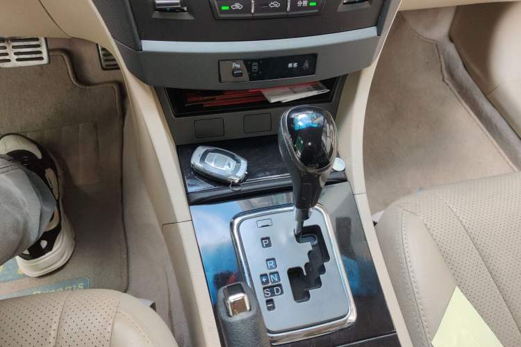 Used BYD G6 2013 1.5TID Automatic Luxury Model Gear Lever