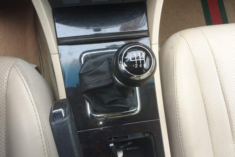 Used BYD G6 2013 1.5TI Manual Luxury Model Gear Lever