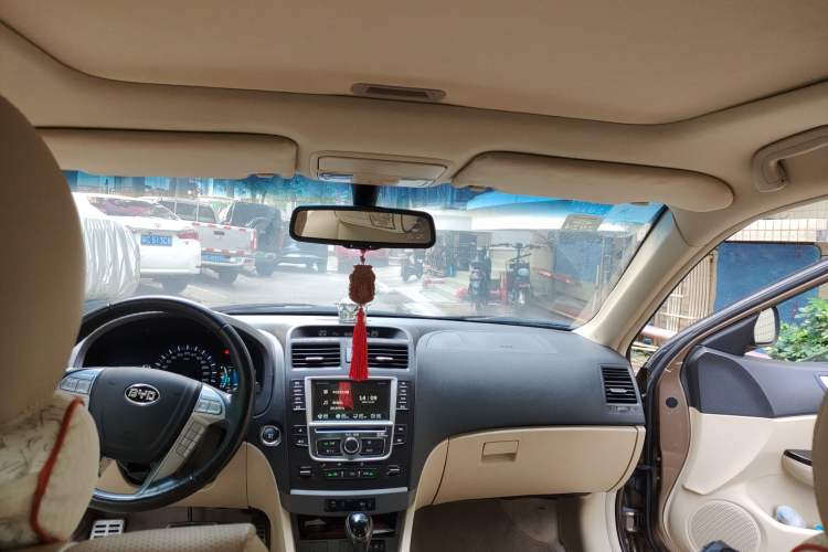 Used BYD G6 2013 1.5TID Automatic Luxury Model Headliner