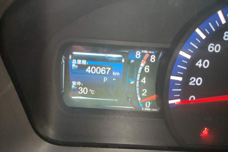 Used BYD G6 2013 1.5TID Automatic Luxury Model Odometer Close Up
