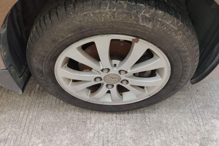 Used BYD G6 2013 1.5TID Automatic Luxury Model Right Front Wheel Hub