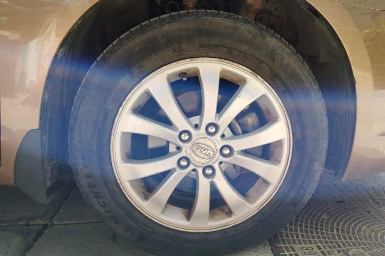 Used BYD G6 2013 1.5TID Automatic Luxury Model Right Front Wheel Hub