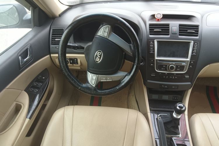Used BYD G6 2013 1.5TI Manual Luxury Model Steering Wheel