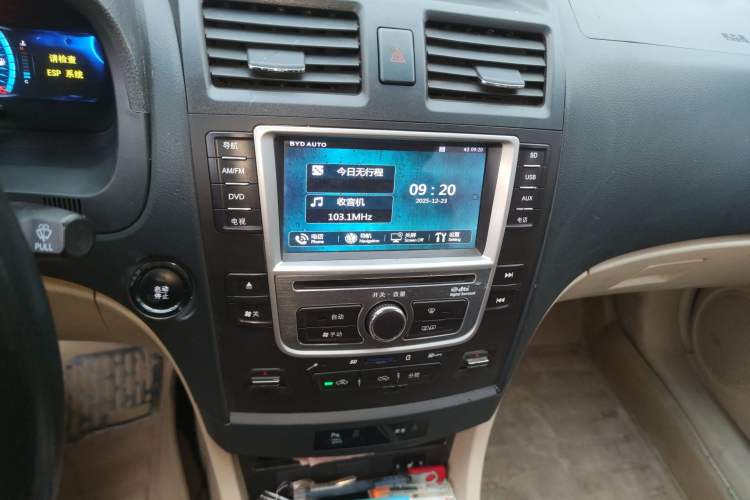 Used BYD G6 2013 1.5TI Manual Luxury Model Audio And AC Panel
