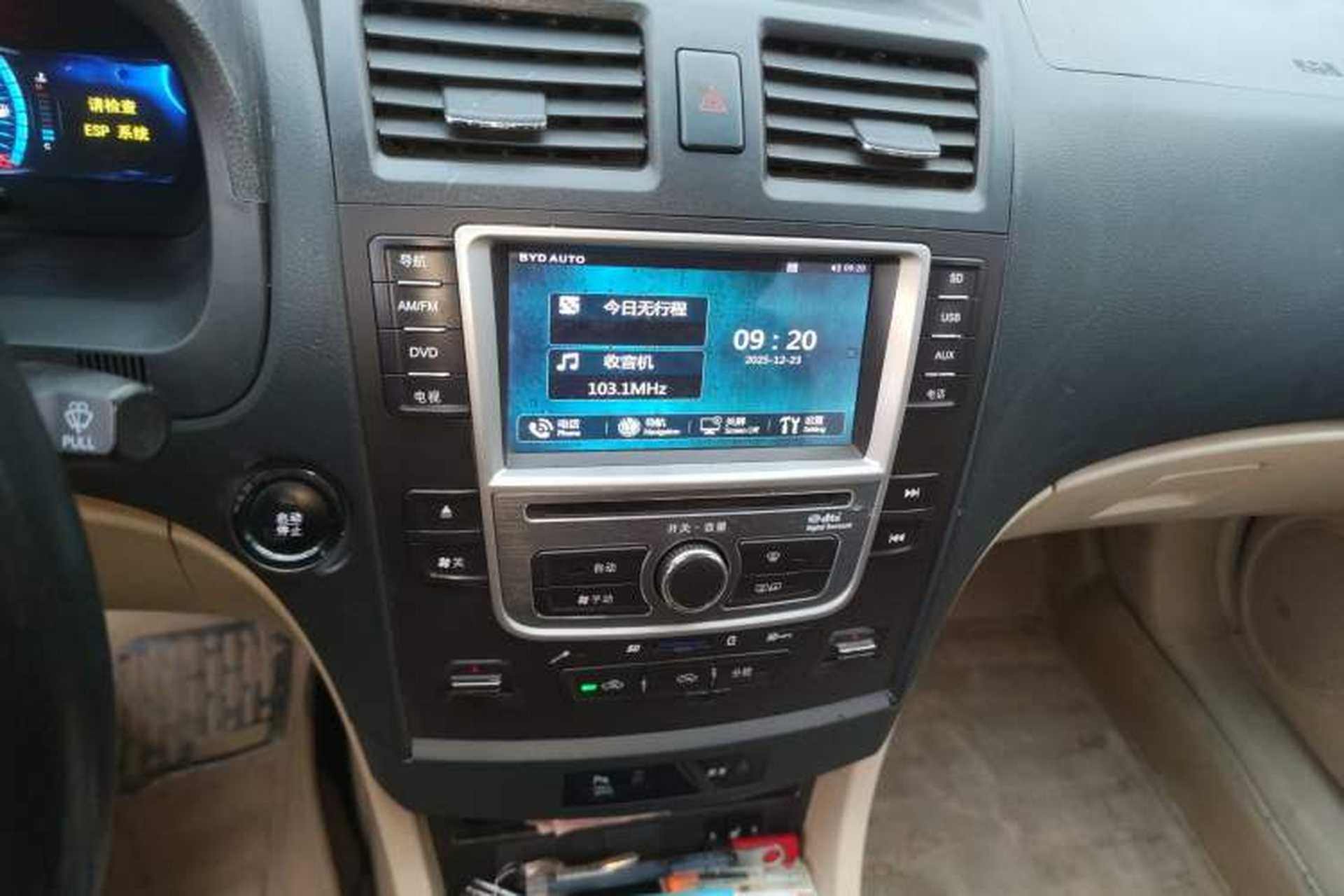 Used BYD G6 2013 1.5TI Manual Luxury Model Audio And AC Panel