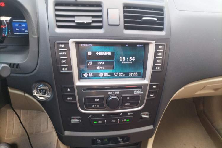 Used BYD G6 2013 1.5TID Automatic Luxury Model Audio And AC Panel