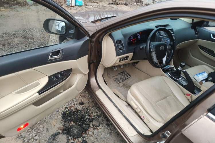 Used BYD G6 2013 1.5TI Manual Luxury Model Driver Seat