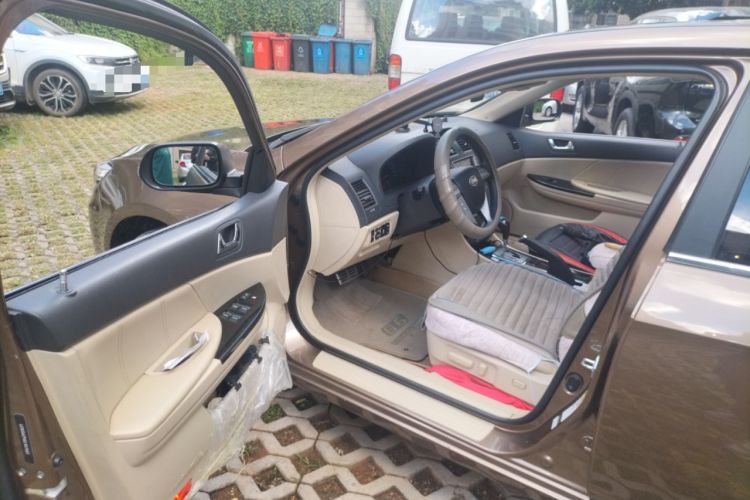 Used BYD G6 2013 1.5TID Automatic Luxury Model Driver Seat
