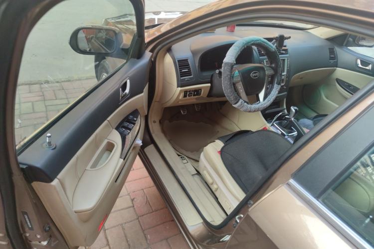 Used BYD G6 2013 2.0L Manual Luxury Version Driver Seat