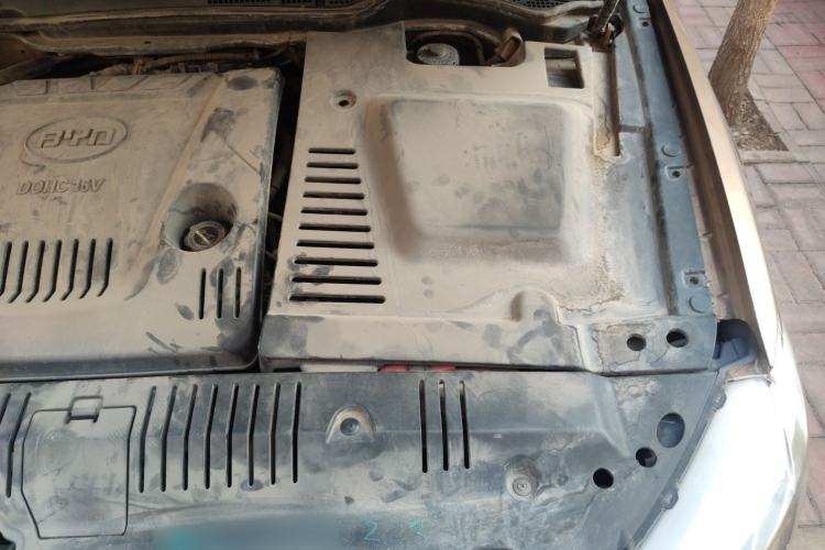 Used BYD G6 2013 2.0L Manual Luxury Version Engine Bay Left