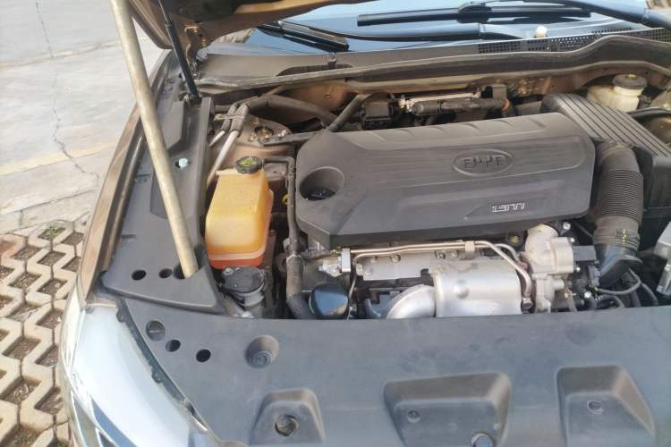 Used BYD G6 2013 1.5TID Automatic Luxury Model Engine Bay Right