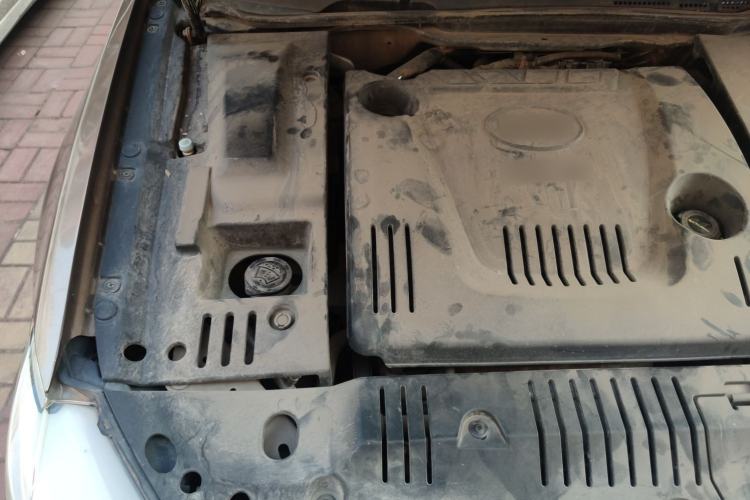 Used BYD G6 2013 2.0L Manual Luxury Version Engine Bay Right