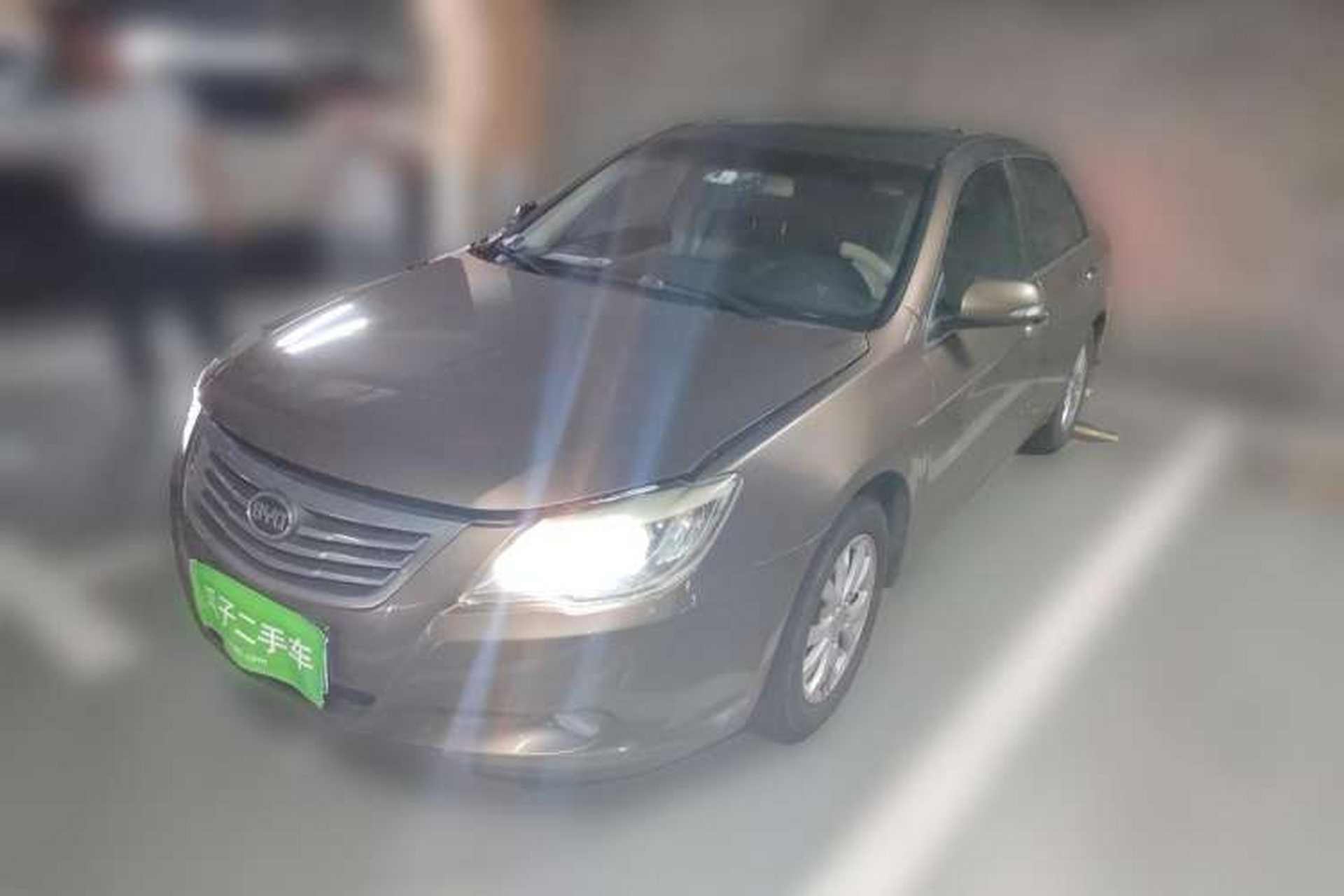 Used BYD G6 2013 2.0L Manual Luxury Version Front Left 45 Deg