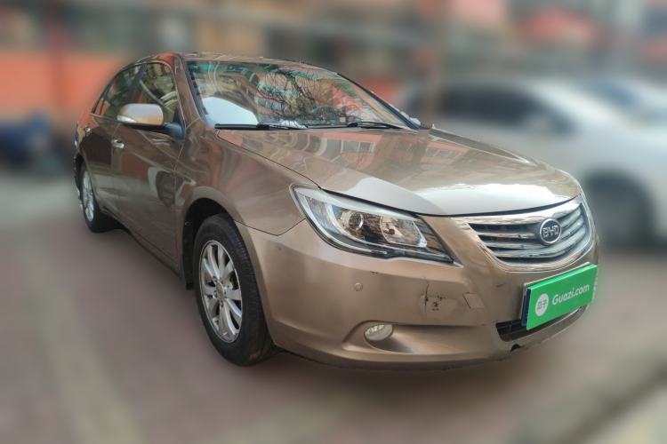 Used BYD G6 2013 2.0L Manual Luxury Version Front Right 45 Deg