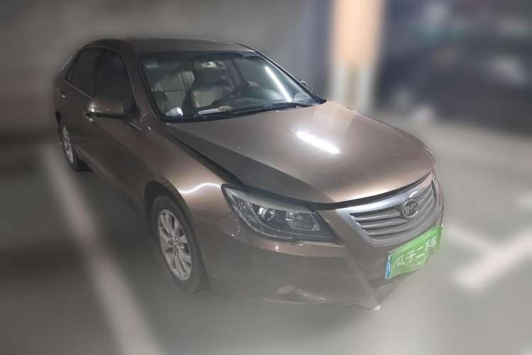 Used BYD G6 2013 2.0L Manual Luxury Version Front Right 45 Deg