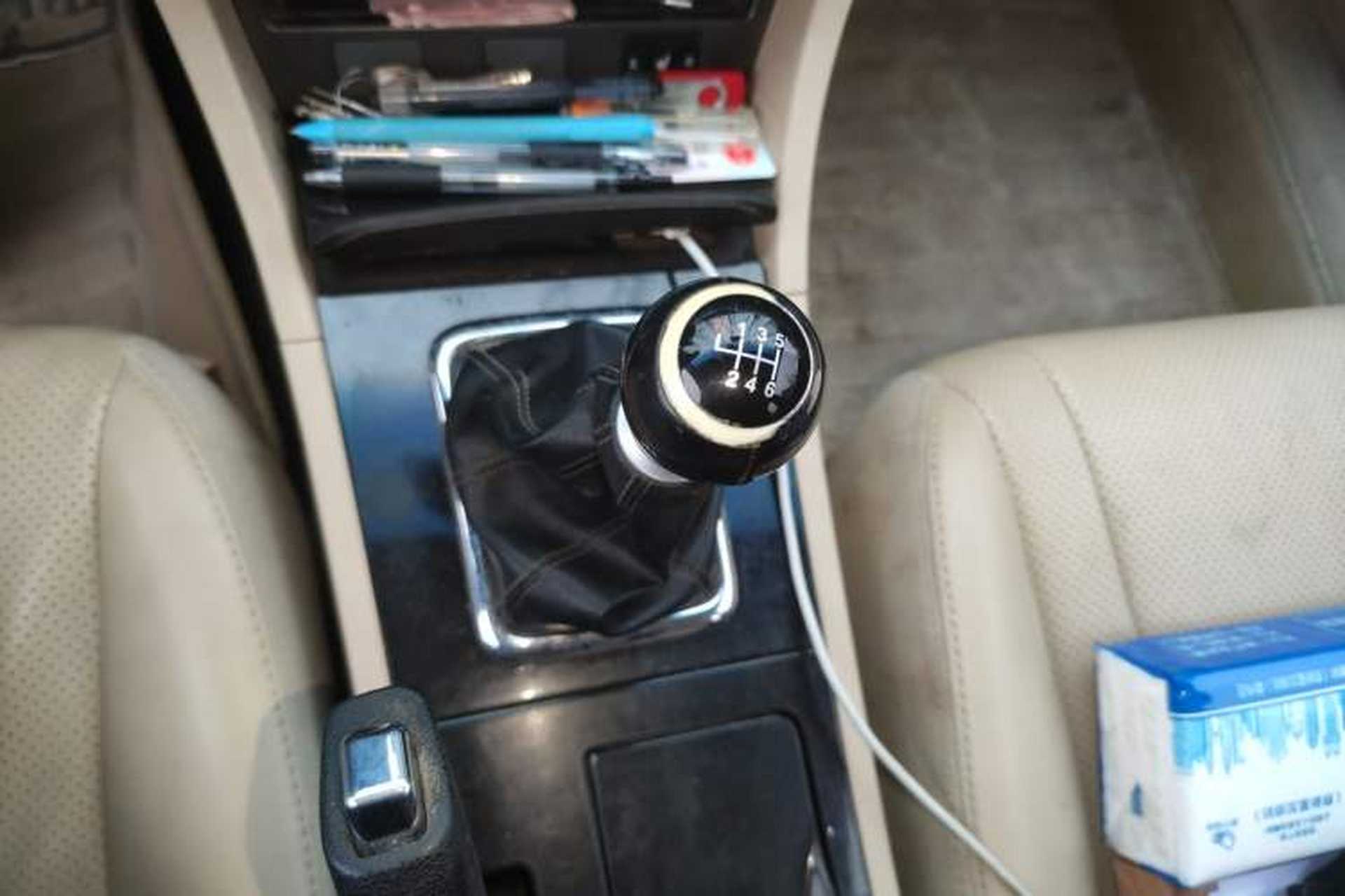 Used BYD G6 2013 1.5TI Manual Luxury Model Gear Lever