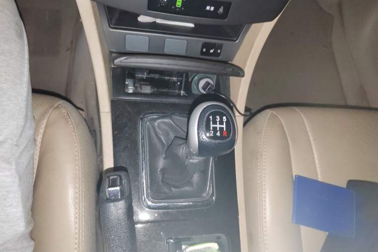 Used BYD G6 2013 2.0L Manual Luxury Version Gear Lever