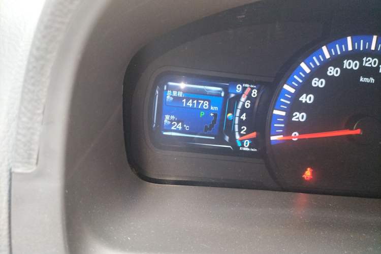 Used BYD G6 2013 1.5TID Automatic Luxury Model Odometer Close Up