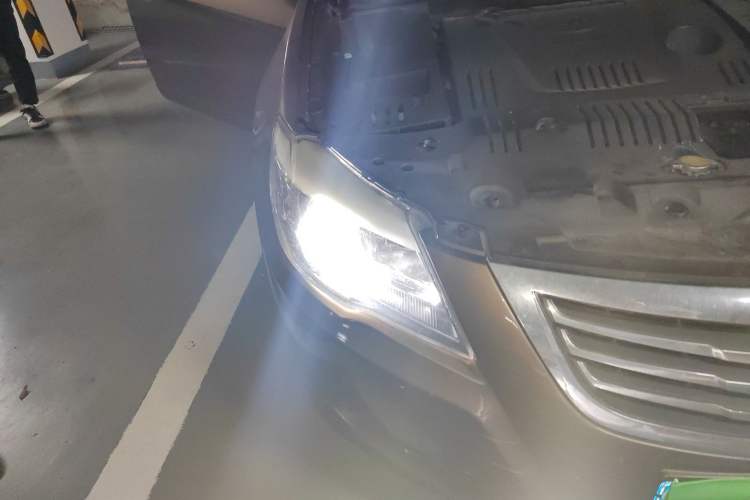 Used BYD G6 2013 2.0L Manual Luxury Version Right Front Headlight