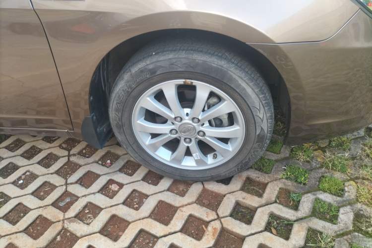Used BYD G6 2013 1.5TID Automatic Luxury Model Right Front Wheel Hub