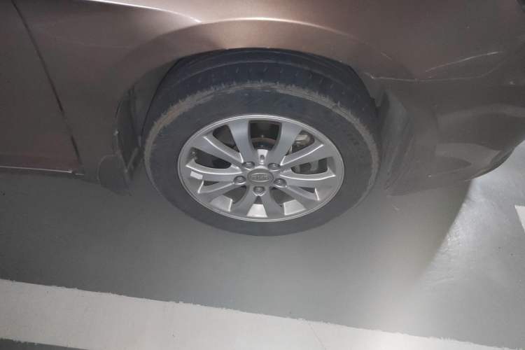 Used BYD G6 2013 2.0L Manual Luxury Version Right Front Wheel Hub