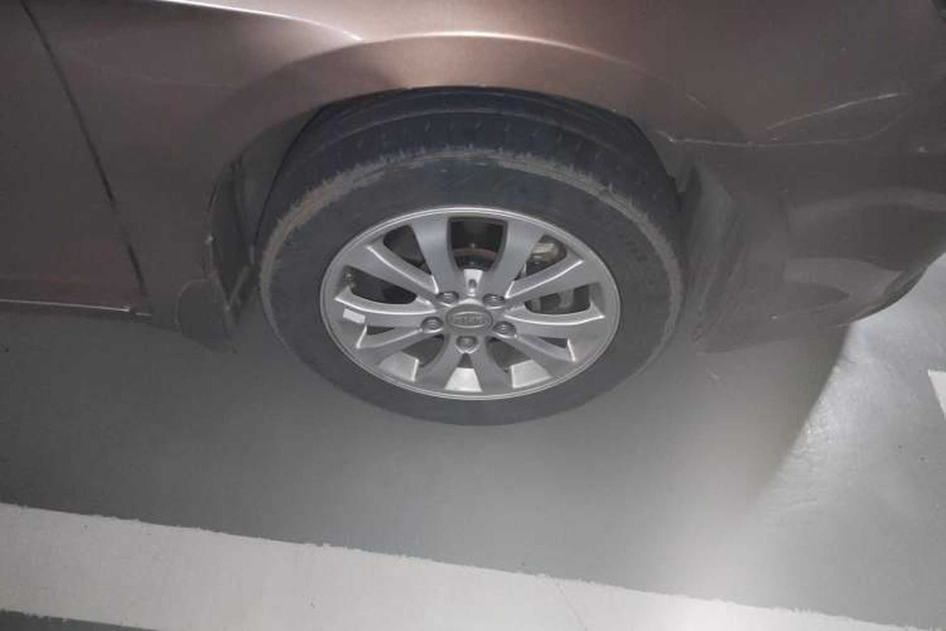 Used BYD G6 2013 2.0L Manual Luxury Version Right Front Wheel Hub