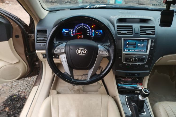 Used BYD G6 2013 1.5TI Manual Luxury Model Steering Wheel