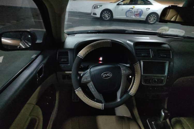 Used BYD G6 2013 2.0L Manual Luxury Version Steering Wheel