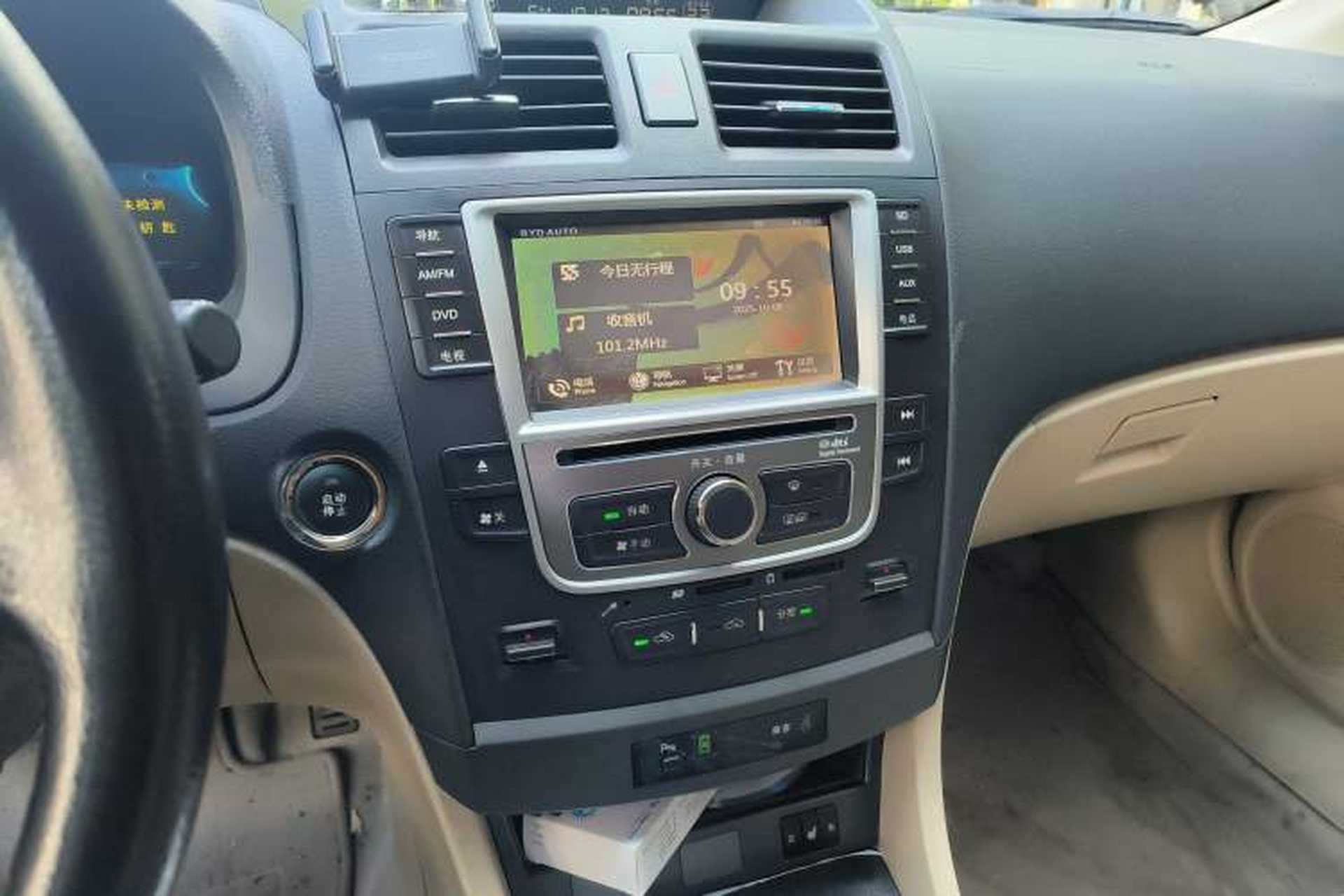 Used BYD G6 2013 2.0L Manual Luxury Version Audio And AC Panel