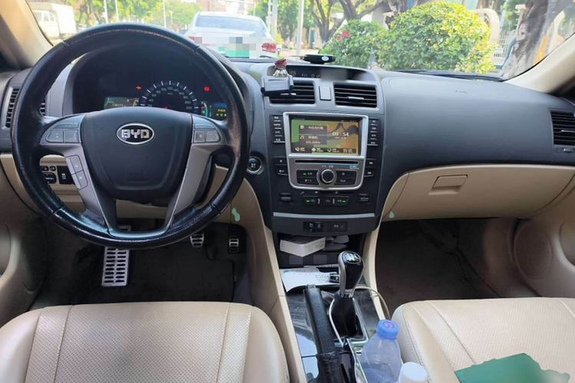 Used BYD G6 2013 2.0L Manual Luxury Version Center Console