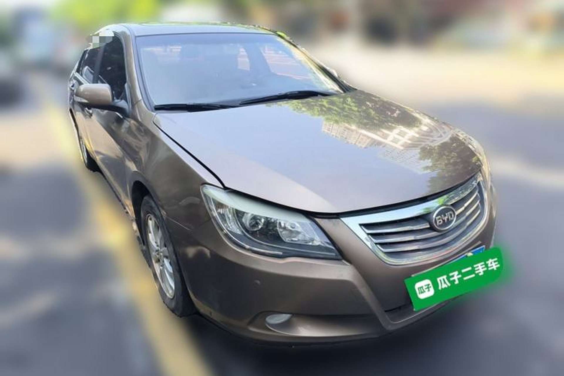 Used BYD G6 2013 2.0L Manual Luxury Version Front Right 45 Deg