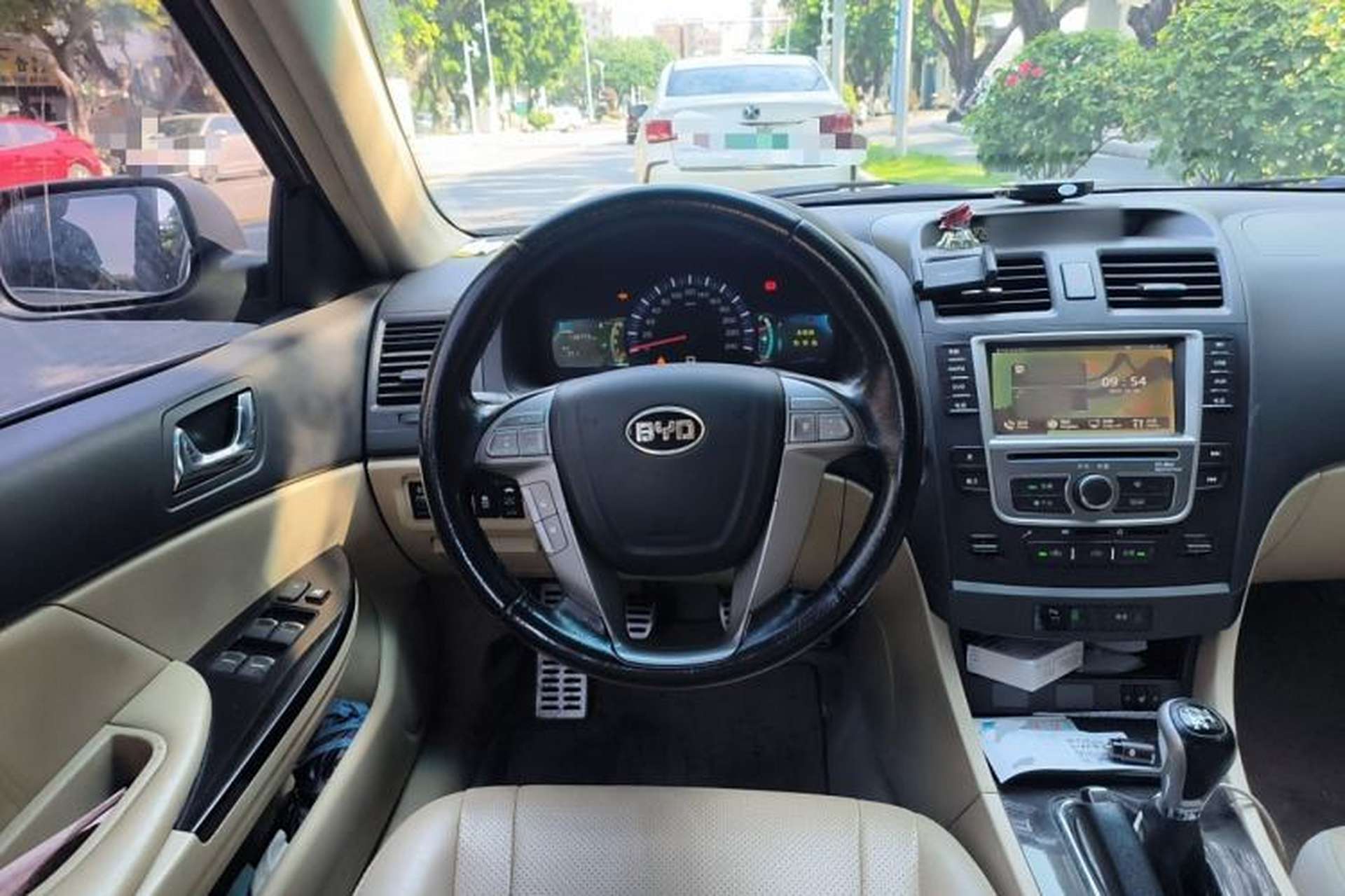 Used BYD G6 2013 2.0L Manual Luxury Version Steering Wheel