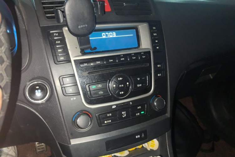 Used BYD G6 2013 2.0L Manual Luxury Version Audio And AC Panel