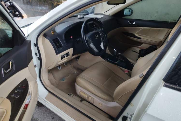 Used BYD G6 2013 2.0L Manual Luxury Version Driver Seat