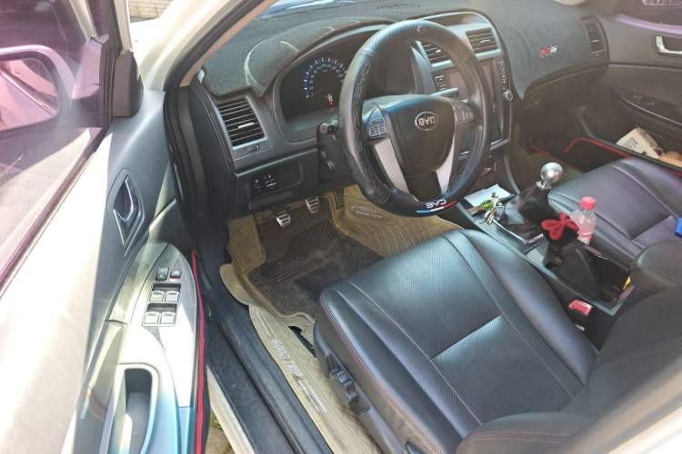 Used BYD G6 2013 2.0L Manual Luxury Version Driver Seat