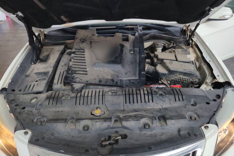 Used BYD G6 2013 2.0L Manual Luxury Version Engine Bay
