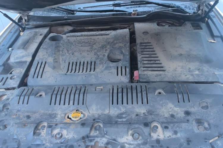 Used BYD G6 2013 2.0L Manual Luxury Version Engine Bay