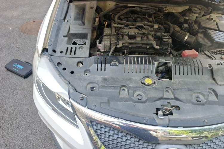 Used BYD G6 2013 2.0L Manual Luxury Version Engine Bay Right