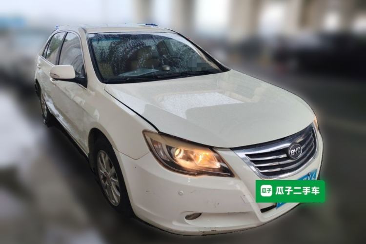 Used BYD G6 2013 2.0L Manual Luxury Version Front Right 45 Deg