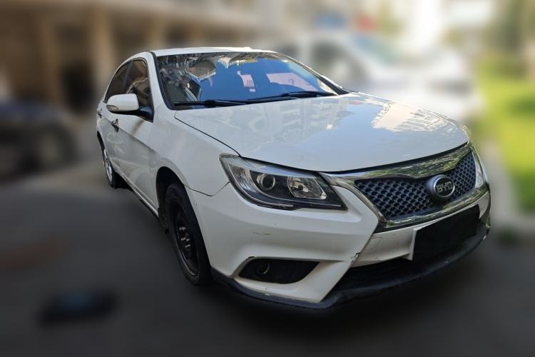 Used BYD G6 2013 2.0L Manual Luxury Version Front Right 45 Deg