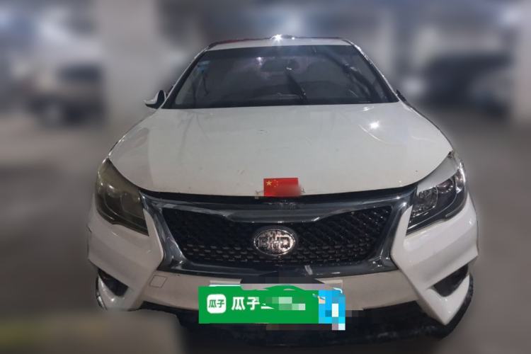Used BYD G6 2013 2.0L Manual Luxury Version Front Right 45 Deg