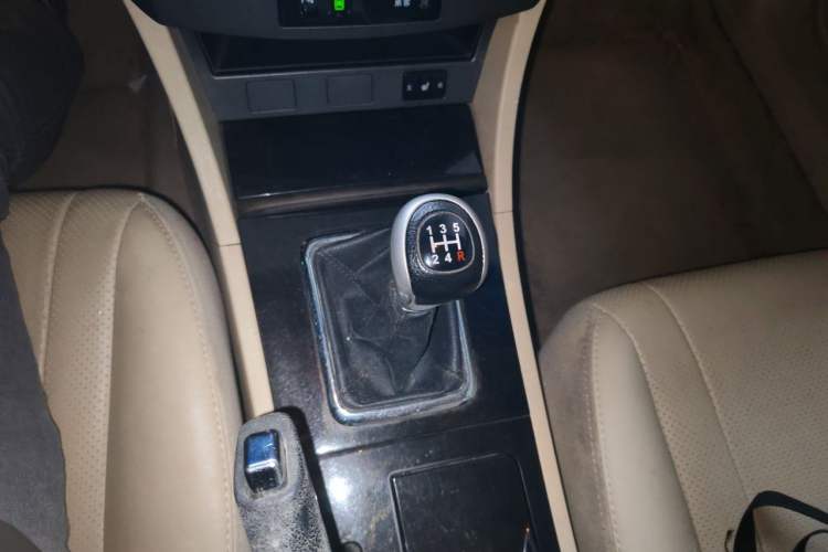 Used BYD G6 2013 2.0L Manual Luxury Version Gear Lever