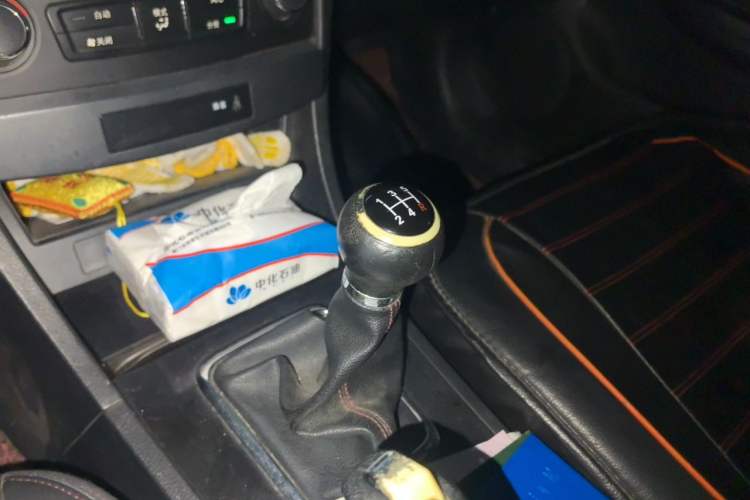 Used BYD G6 2013 2.0L Manual Luxury Version Gear Lever