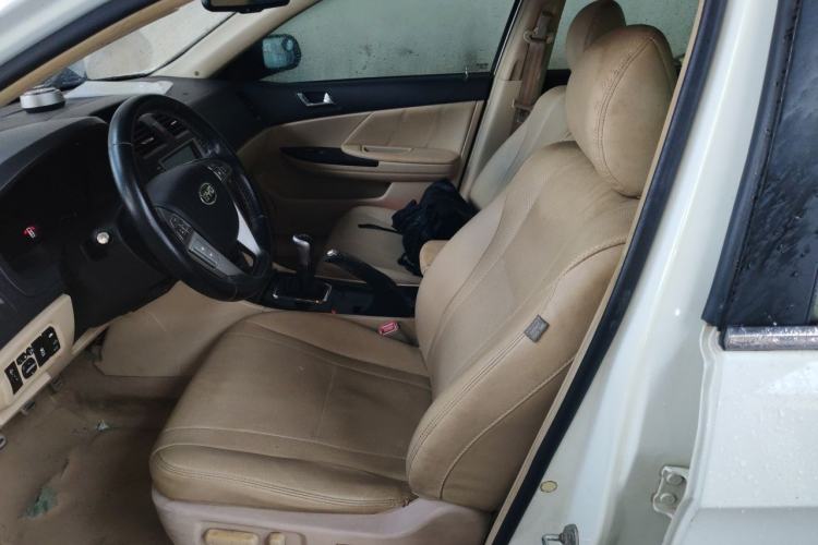 Used BYD G6 2013 2.0L Manual Luxury Version Left Front Seat