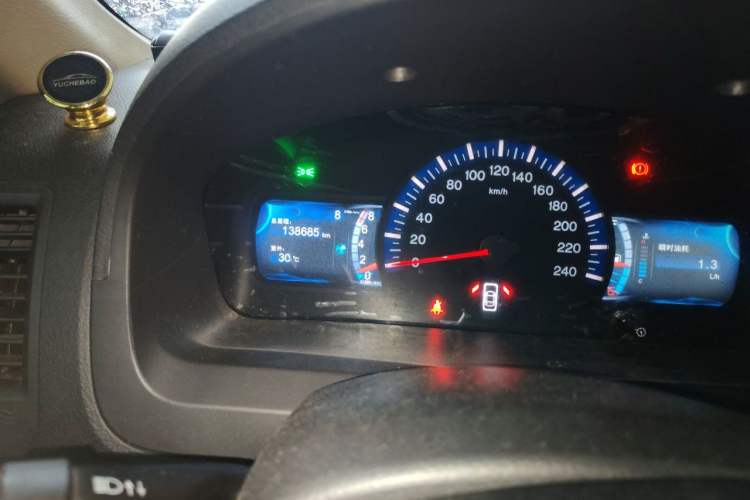 Used BYD G6 2013 2.0L Manual Luxury Version Odometer Close Up