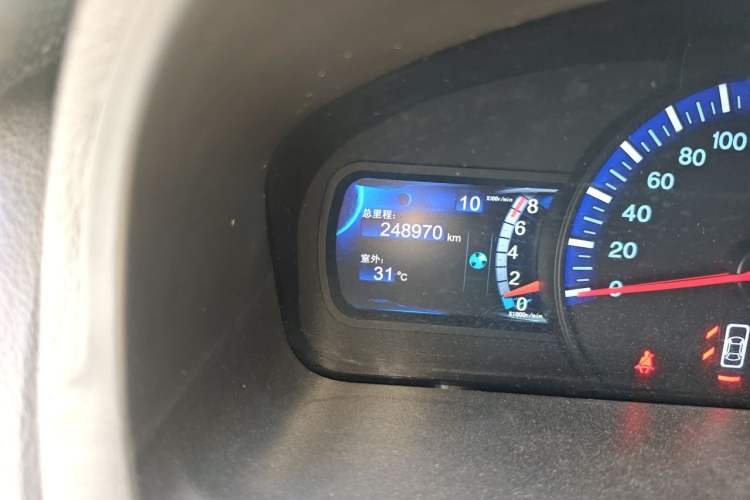 Used BYD G6 2013 2.0L Manual Luxury Version Odometer Close Up