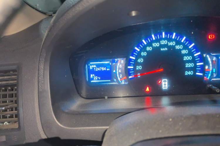 Used BYD G6 2013 2.0L Manual Luxury Version Odometer Close Up
