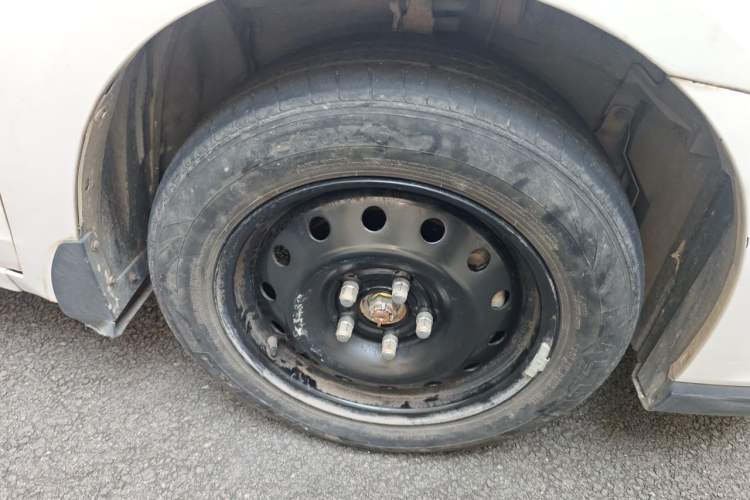 Used BYD G6 2013 2.0L Manual Luxury Version Right Front Wheel Hub