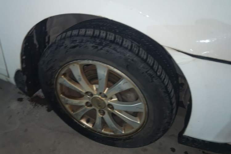 Used BYD G6 2013 2.0L Manual Luxury Version Right Front Wheel Hub